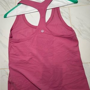 lululemon pink top